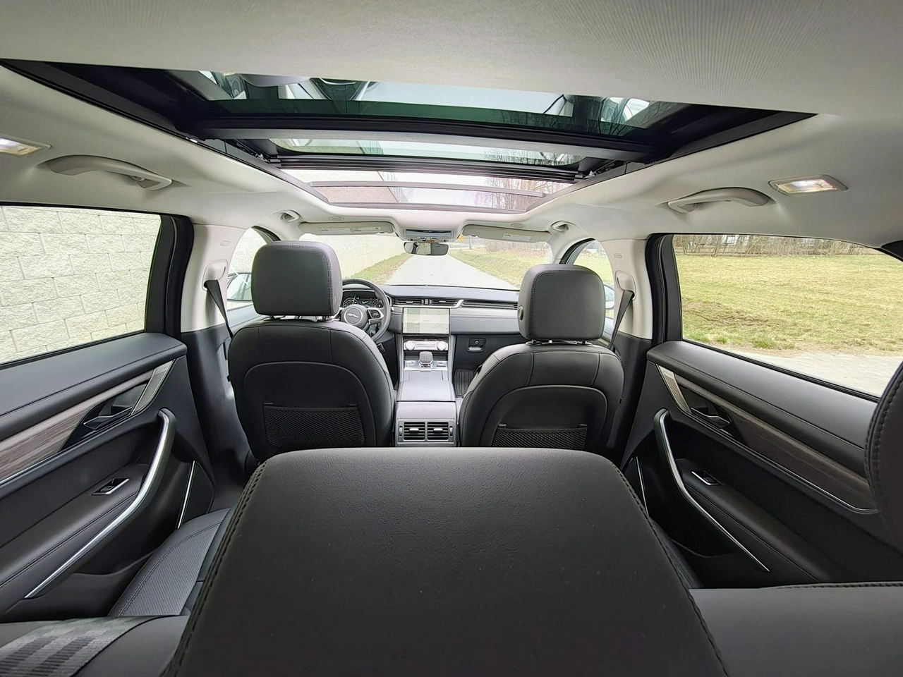 Jaguar F-Pace - Zdjęcie 15