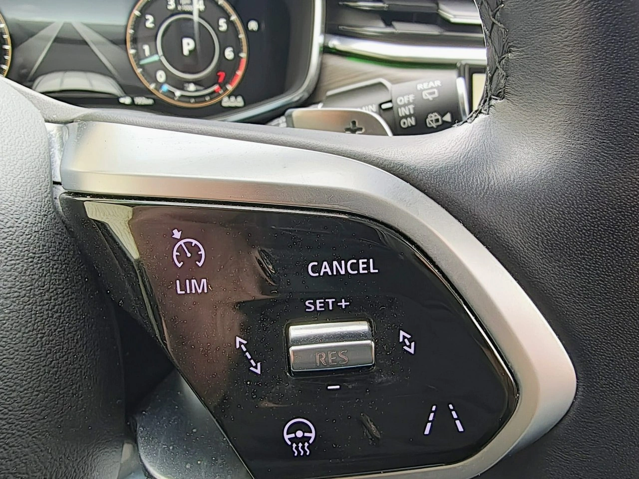 Jaguar F-Pace - Zdjęcie 25