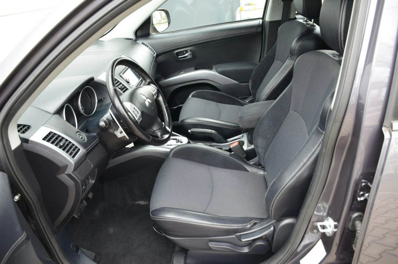 Mitsubishi Outlander - Zdjęcie 17
