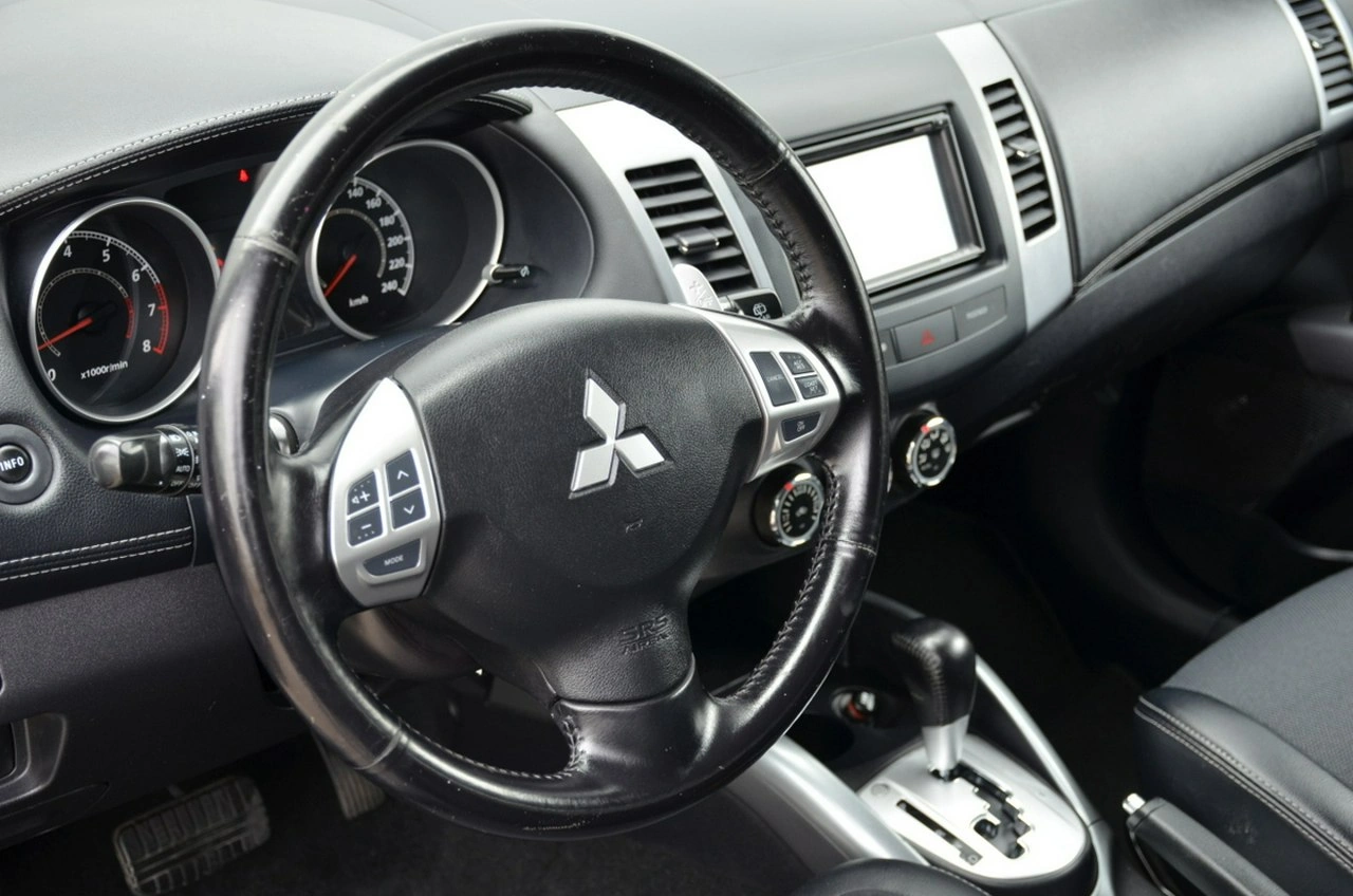 Mitsubishi Outlander - Zdjęcie 19