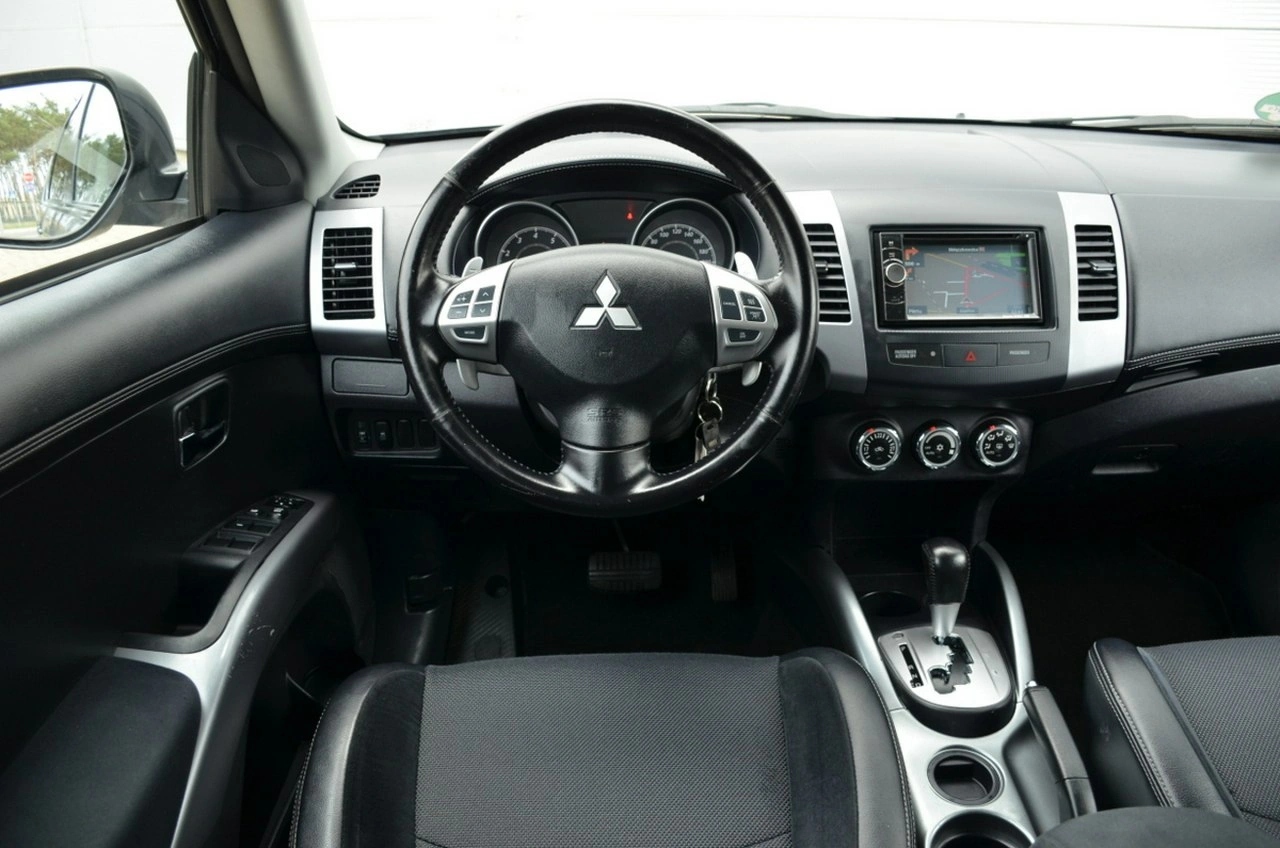 Mitsubishi Outlander - Zdjęcie 23
