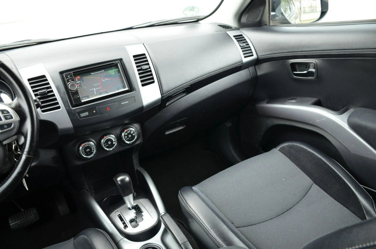 Mitsubishi Outlander - Zdjęcie 24