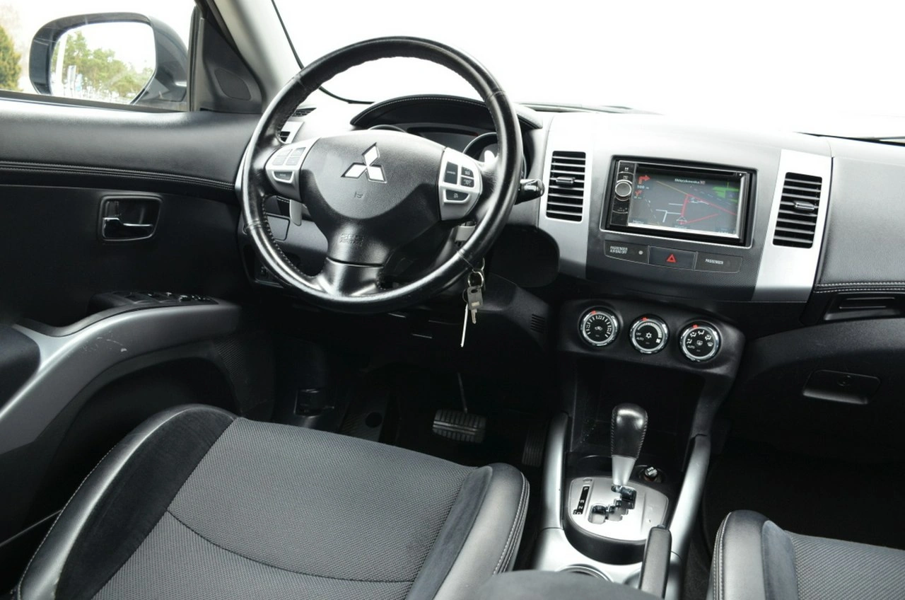 Mitsubishi Outlander - Zdjęcie 25