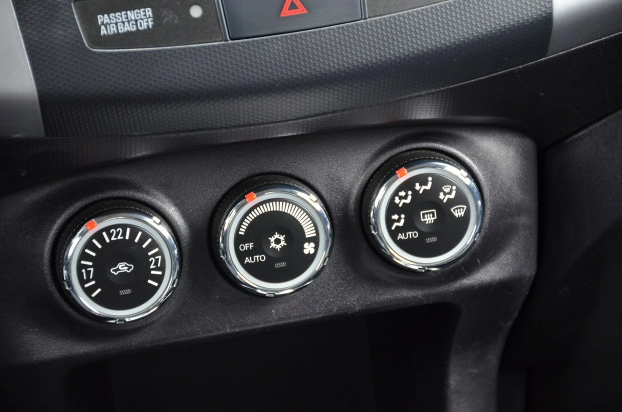 Mitsubishi Outlander - Zdjęcie 28