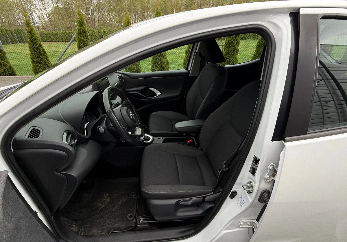 Toyota Yaris - Zdjęcie 14