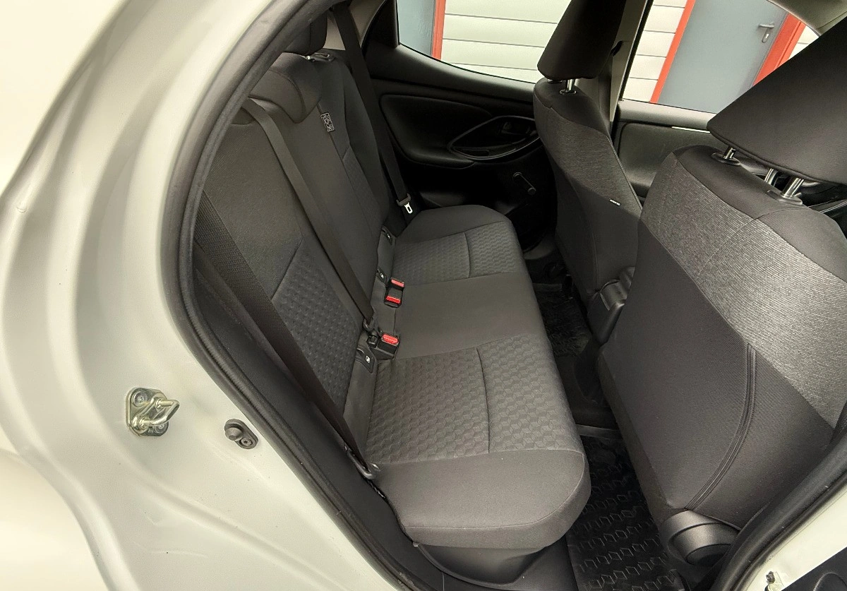 Toyota Yaris - Zdjęcie 18