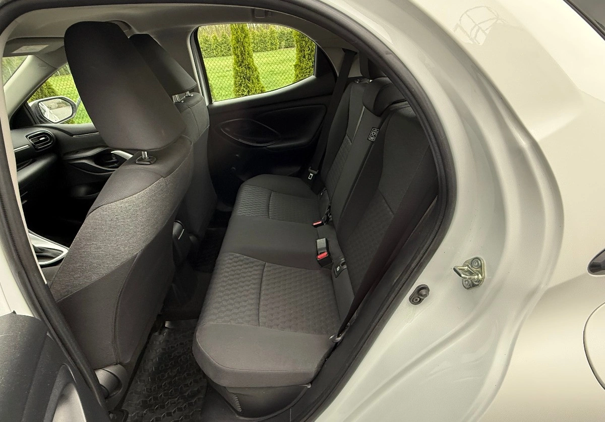 Toyota Yaris - Zdjęcie 15