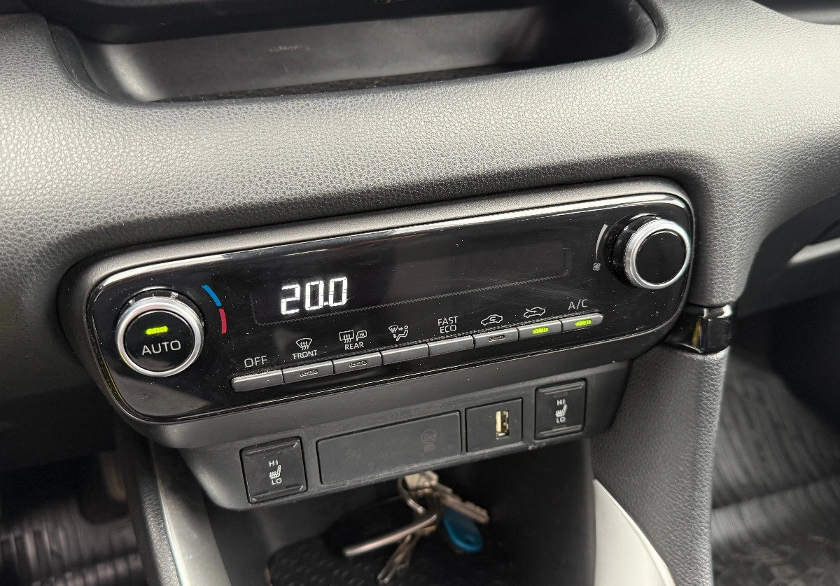 Toyota Yaris - Zdjęcie 34