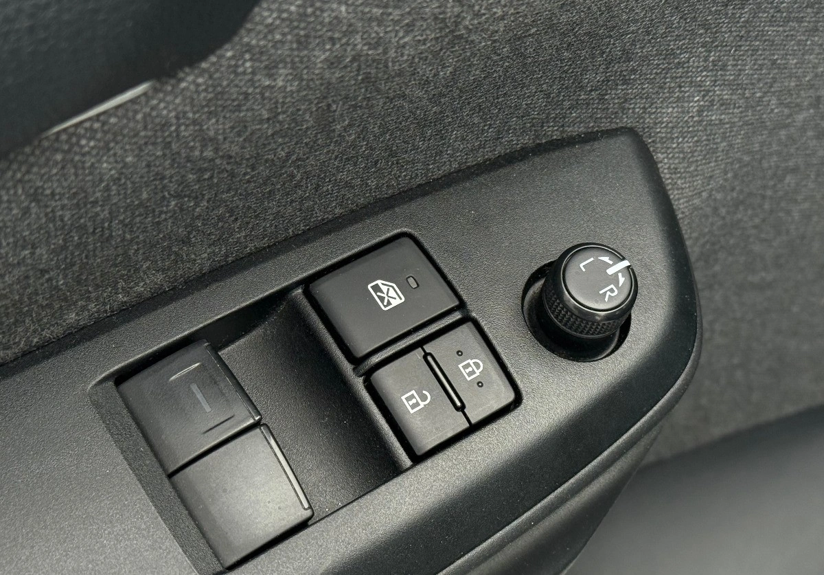 Toyota Yaris - Zdjęcie 23