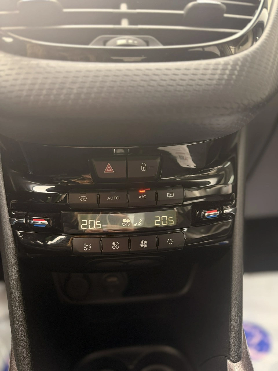 Peugeot 2008 - Zdjęcie 23