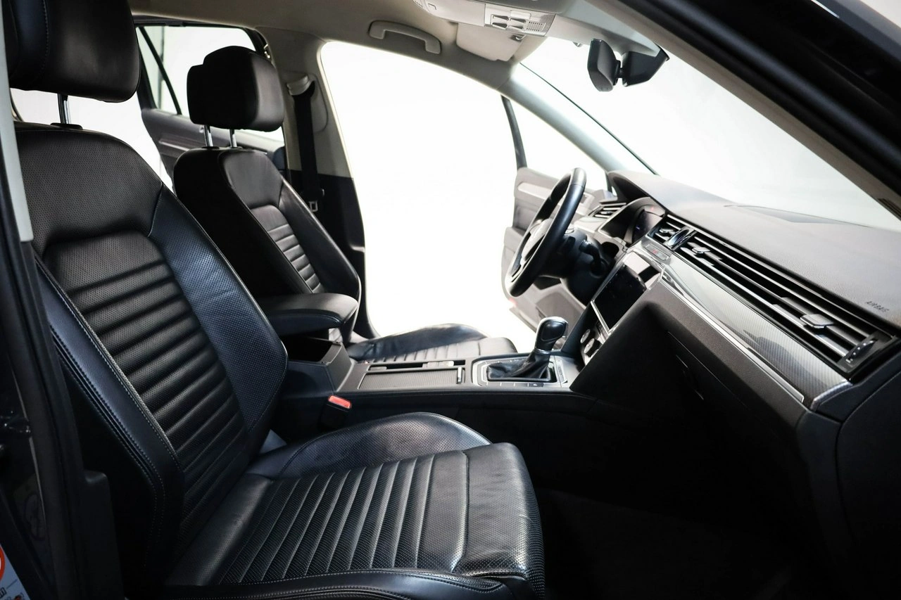 Volkswagen Passat - Zdjęcie 21