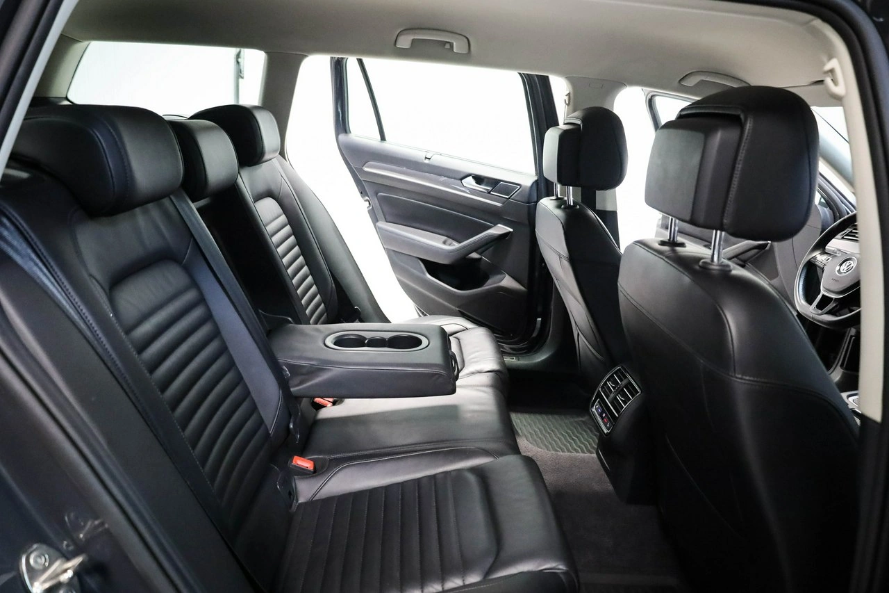 Volkswagen Passat - Zdjęcie 23