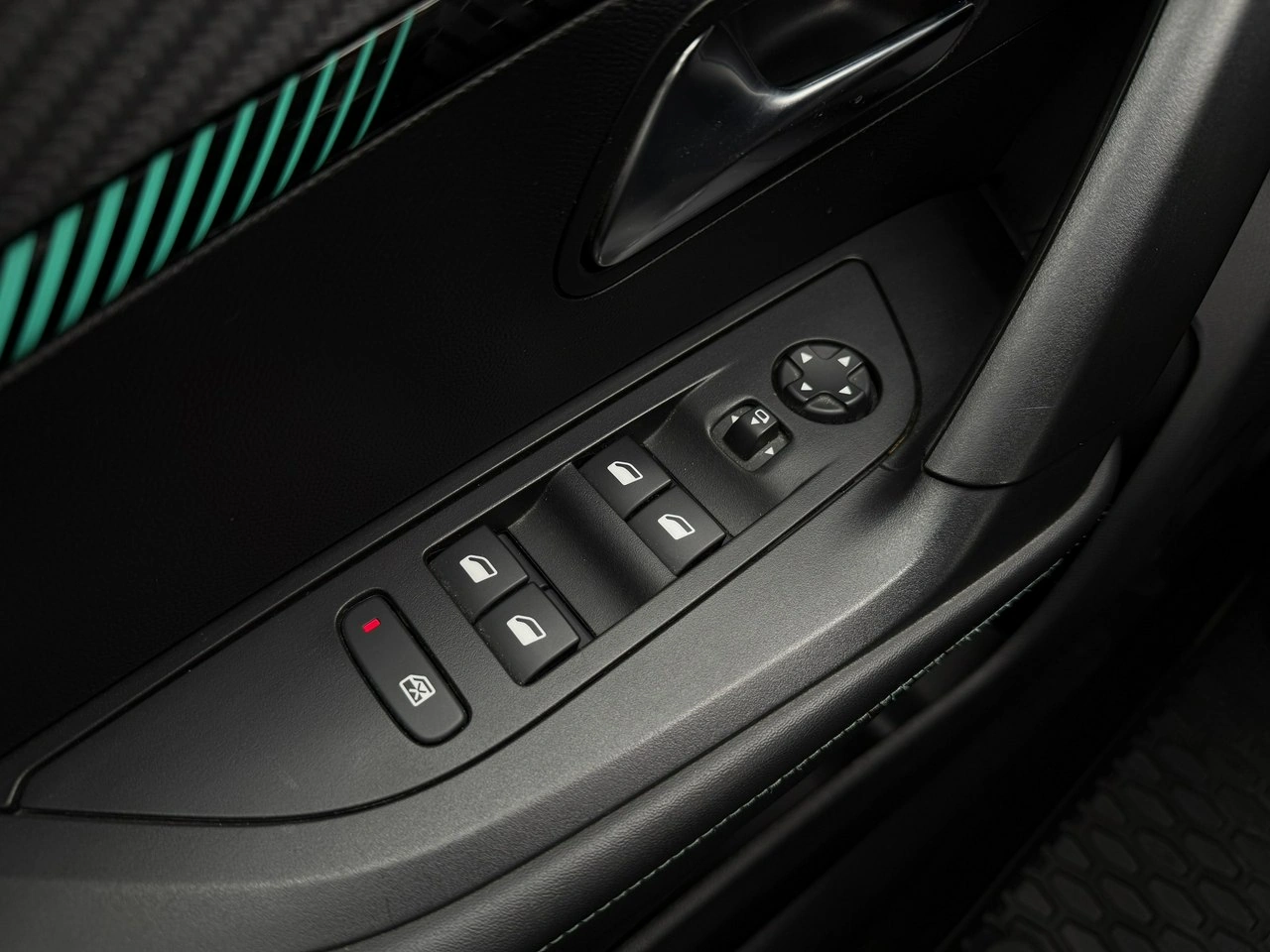 Peugeot 2008 - Zdjęcie 29