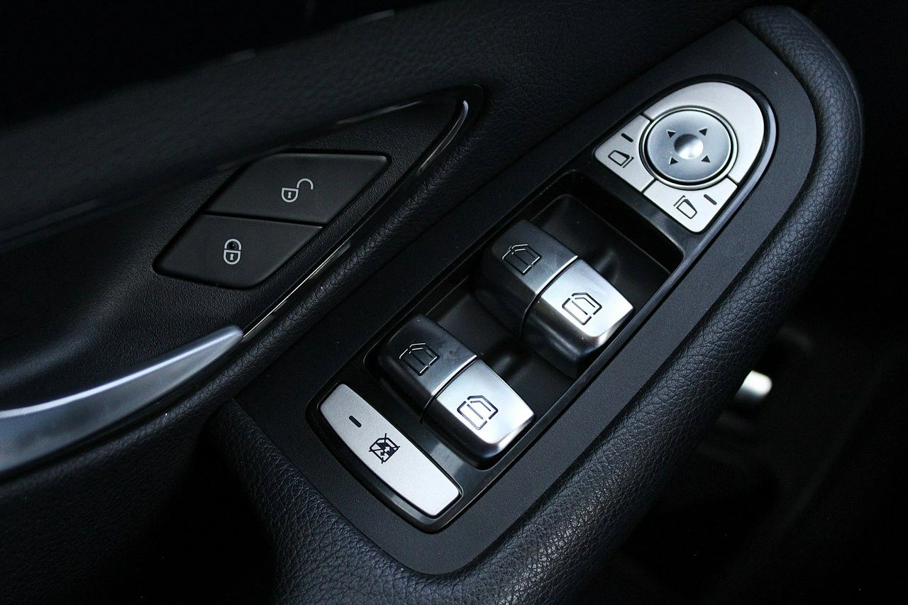 Mercedes C 200 - Zdjęcie 30