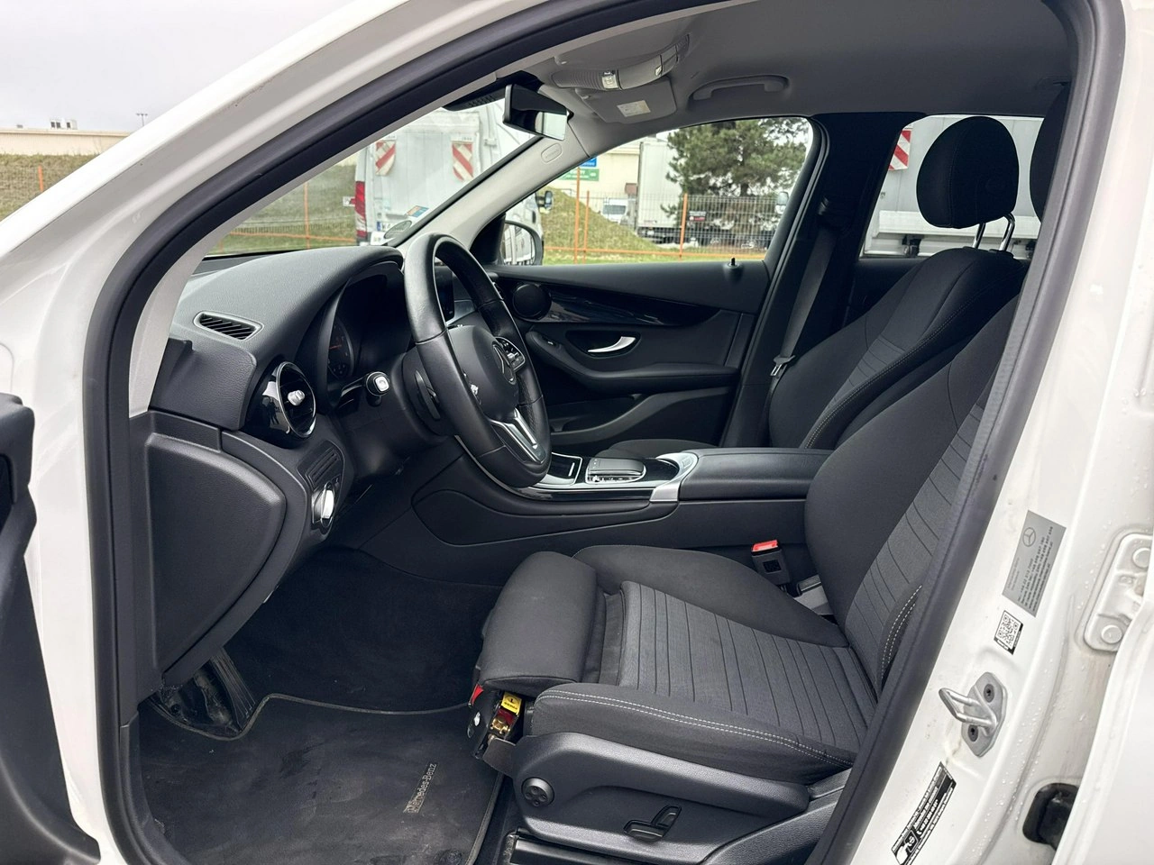 Mercedes GLC 200 - Zdjęcie 10