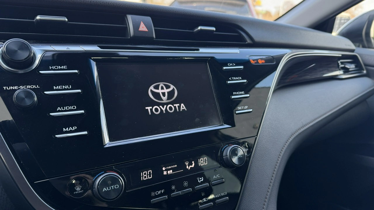 Toyota Camry - Zdjęcie 11