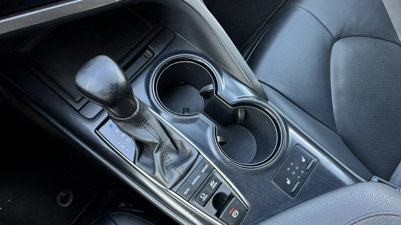 Toyota Camry - Zdjęcie 16