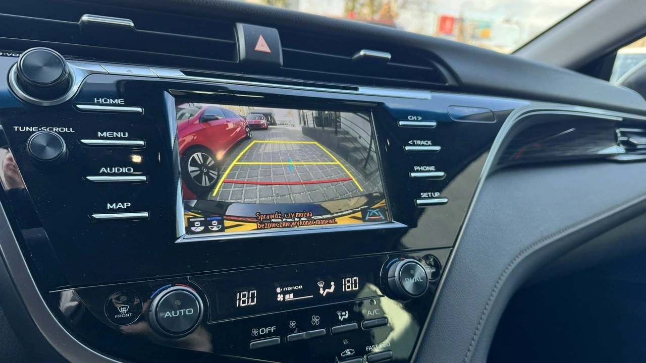 Toyota Camry - Zdjęcie 17