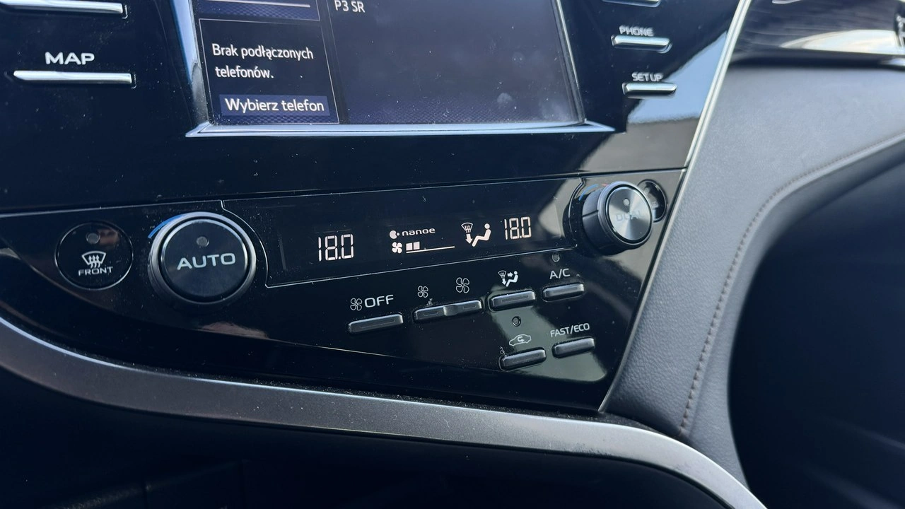 Toyota Camry - Zdjęcie 19