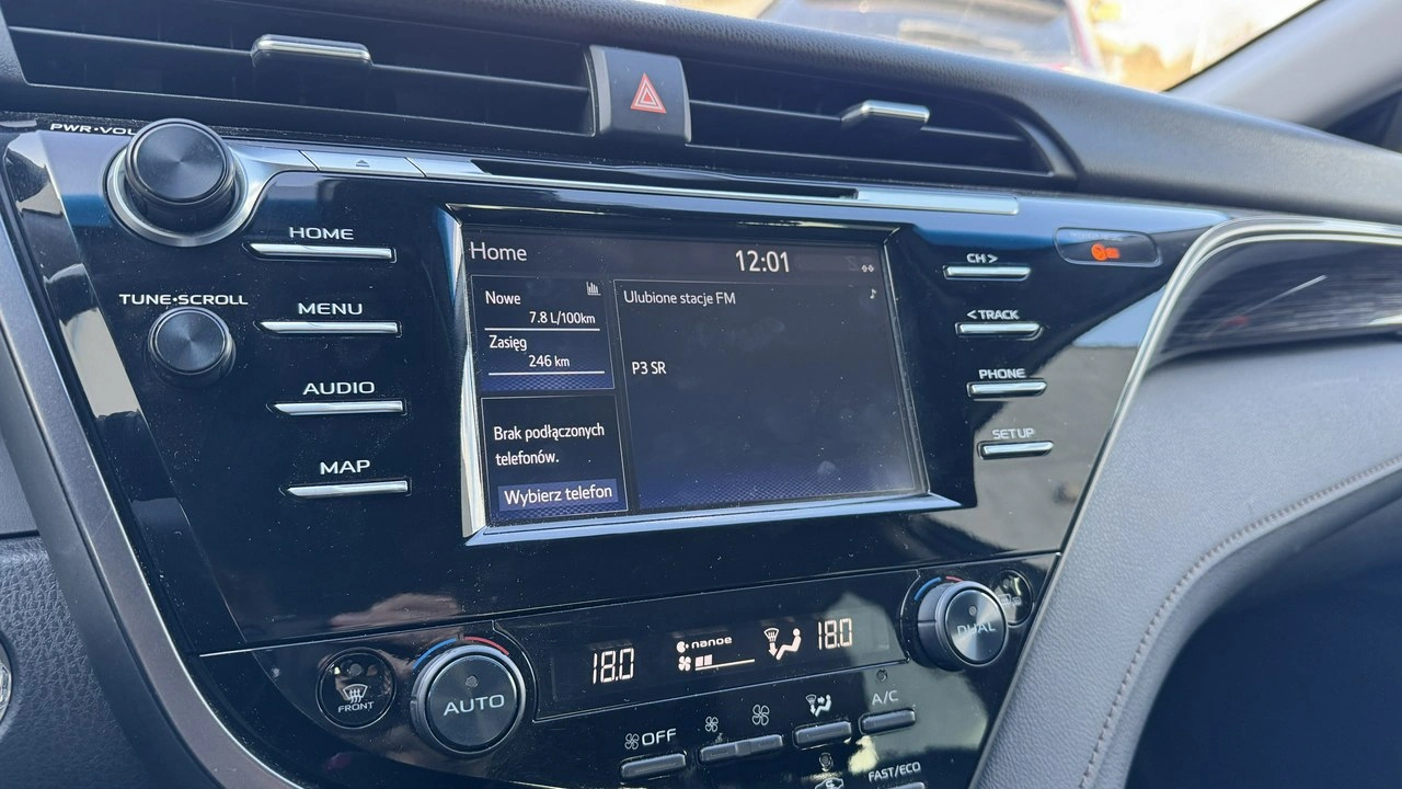 Toyota Camry - Zdjęcie 24