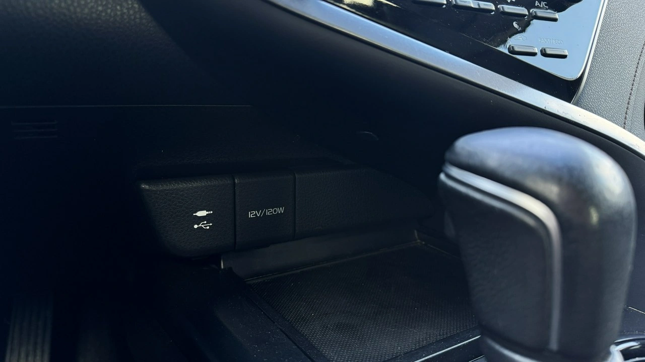 Toyota Camry - Zdjęcie 28