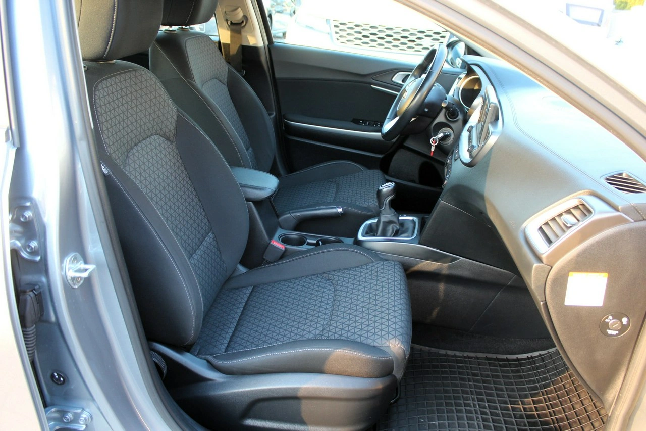 Kia Ceed - Zdjęcie 8