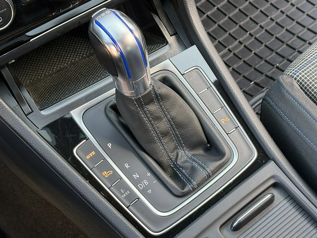 Volkswagen Golf - Zdjęcie 17