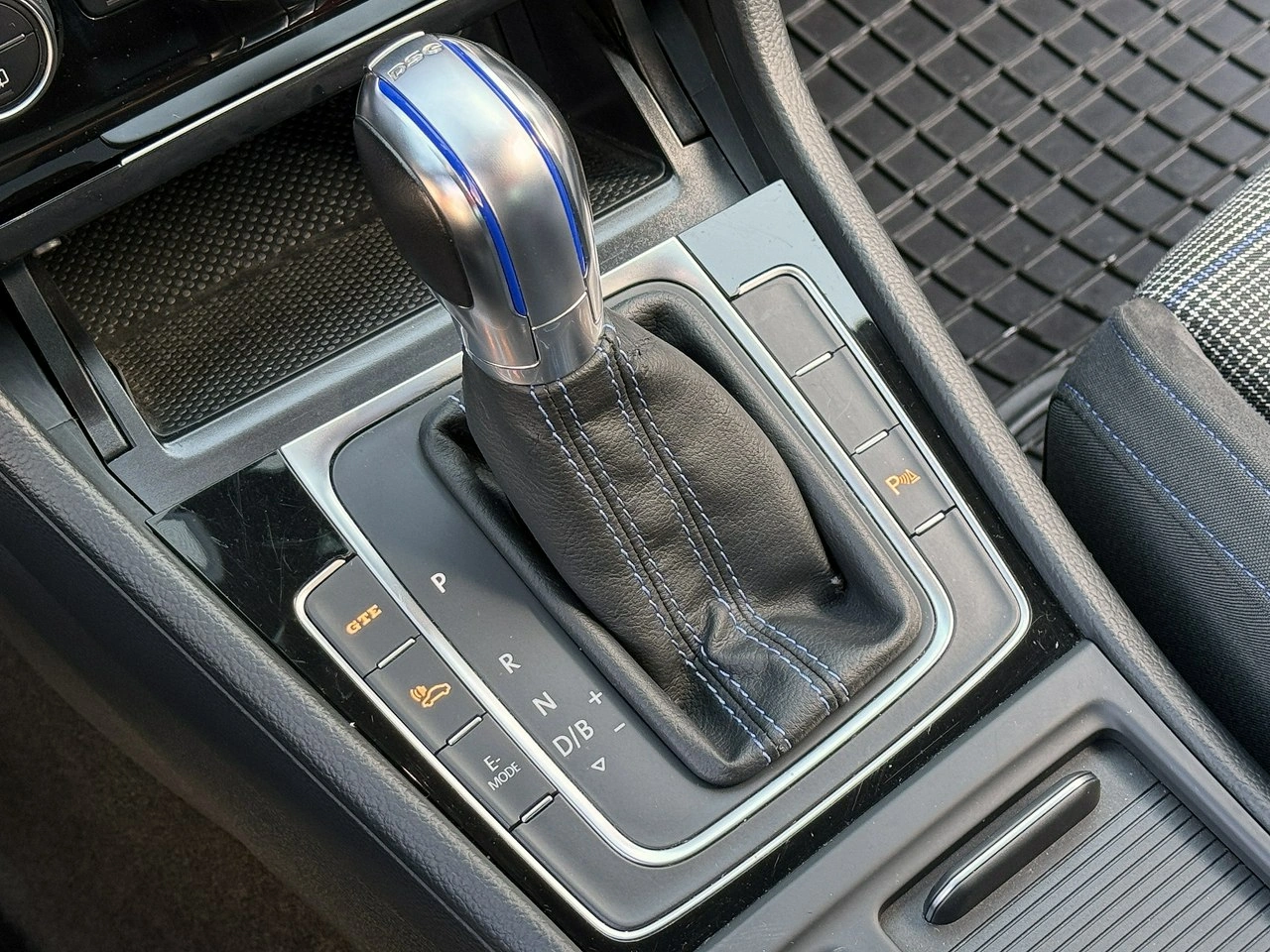 Volkswagen Golf - Zdjęcie 17