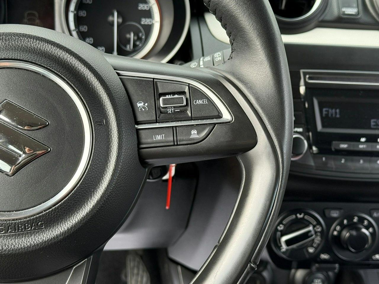 Suzuki Swift - Zdjęcie 9