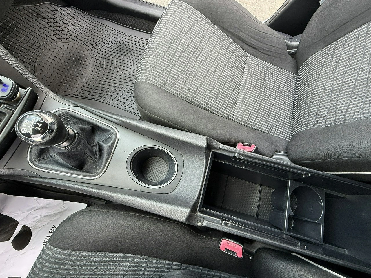 Toyota Avensis - Zdjęcie 33