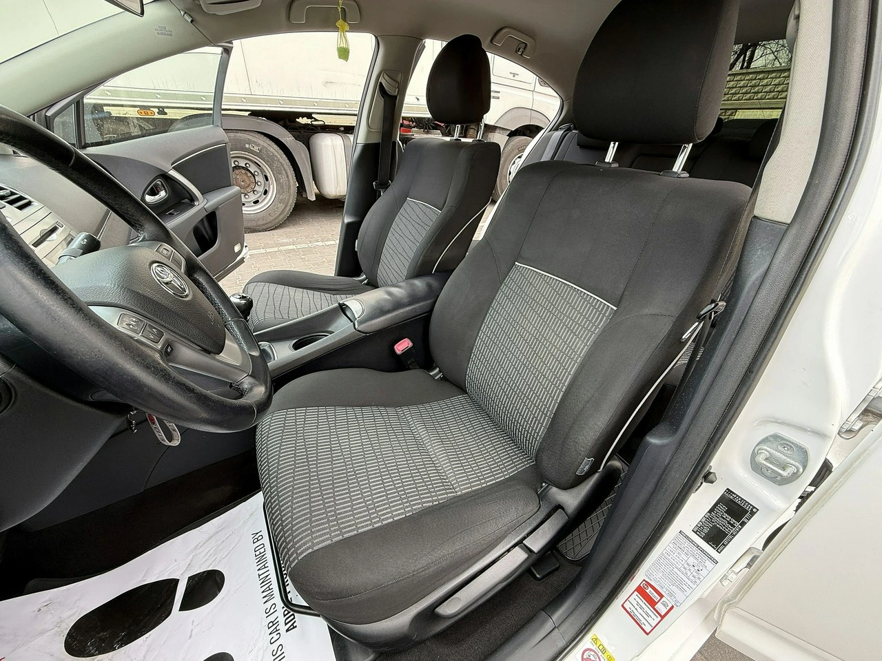 Toyota Avensis - Zdjęcie 9