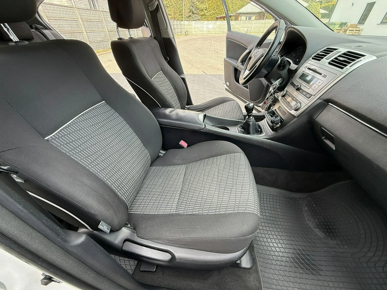 Toyota Avensis - Zdjęcie 30