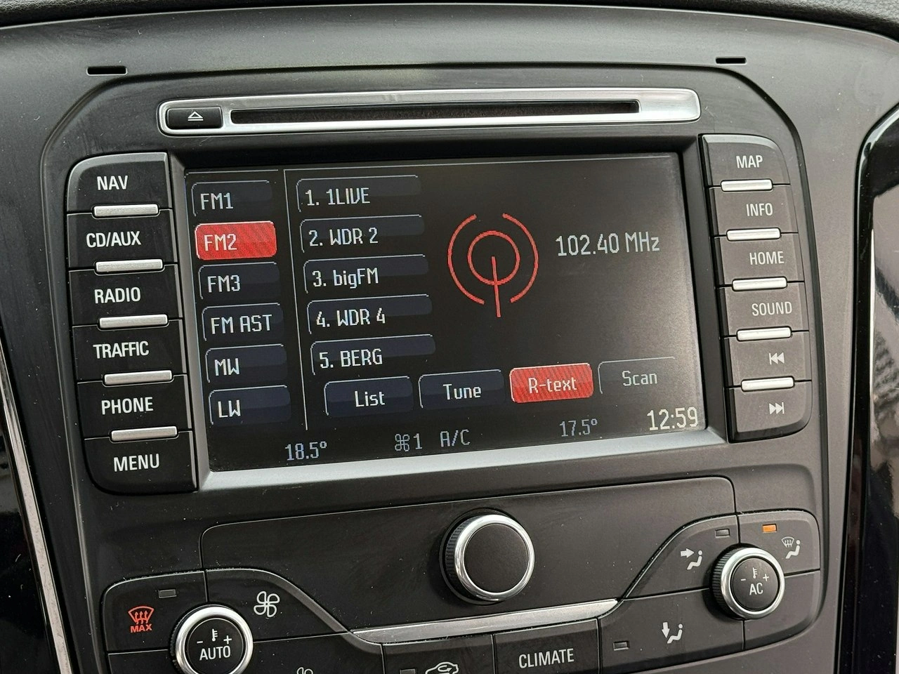 Ford Mondeo - Zdjęcie 39