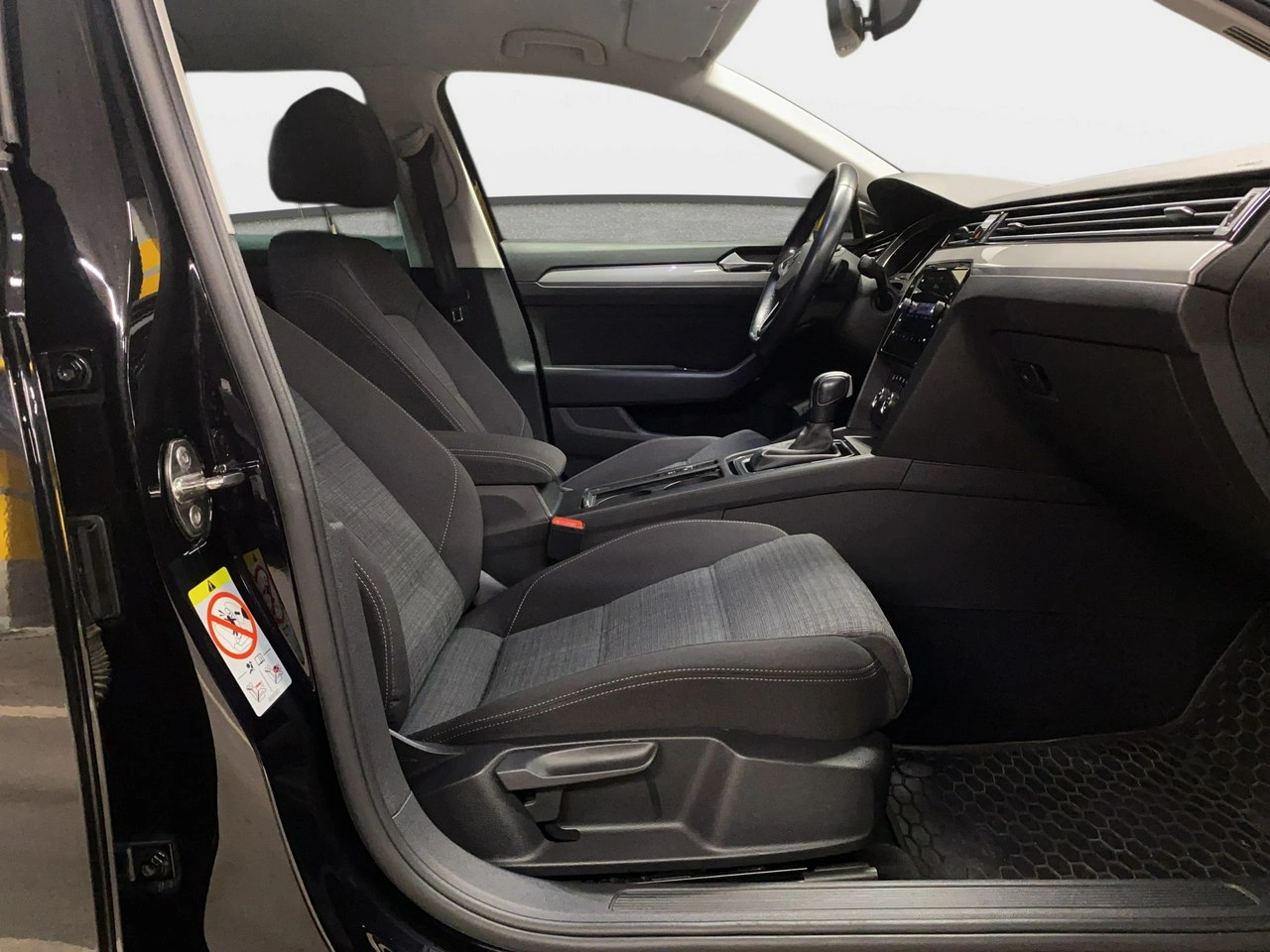 Volkswagen Passat Variant - Zdjęcie 11