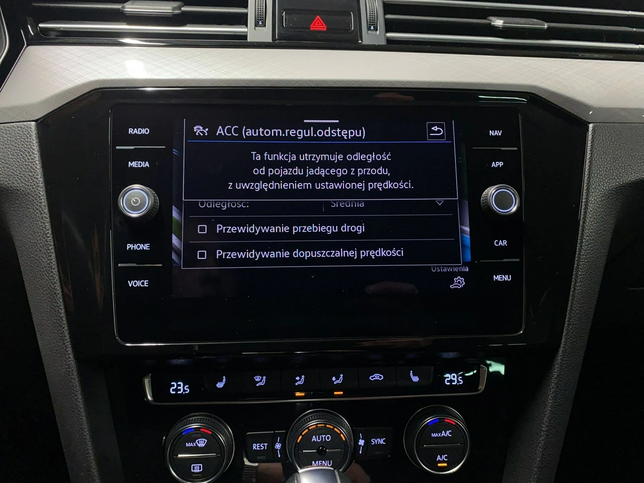 Volkswagen Passat Variant - Zdjęcie 25