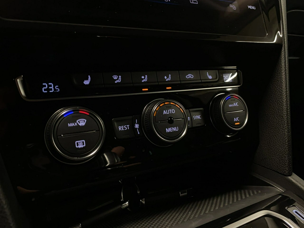 Volkswagen Passat Variant - Zdjęcie 32