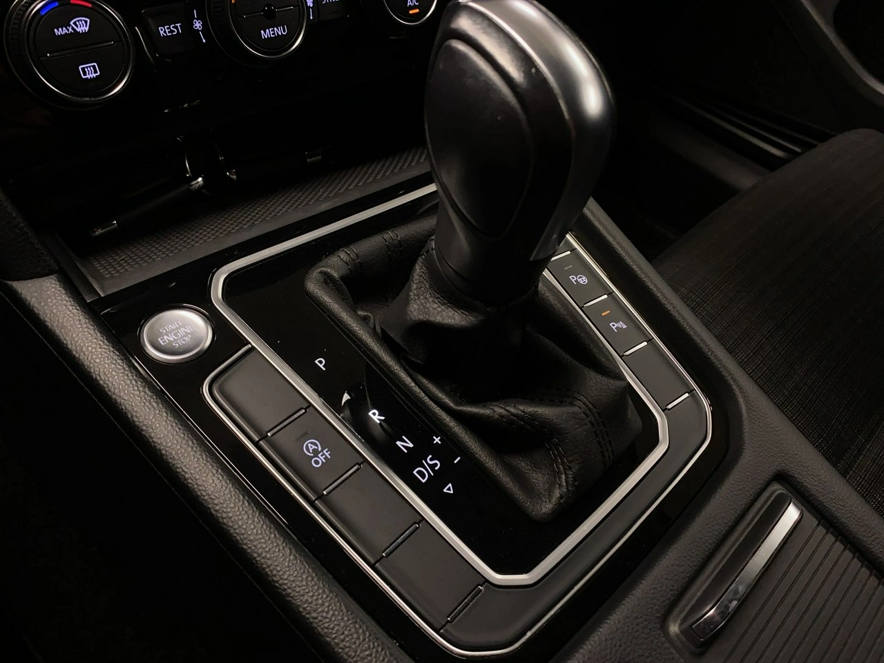 Volkswagen Passat Variant - Zdjęcie 34