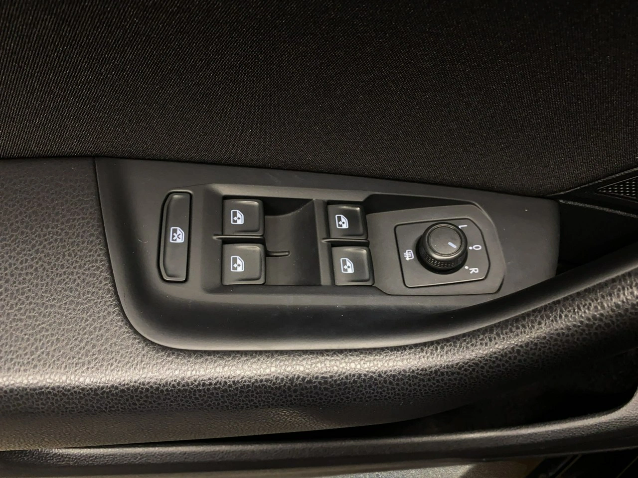 Volkswagen Passat Variant - Zdjęcie 37