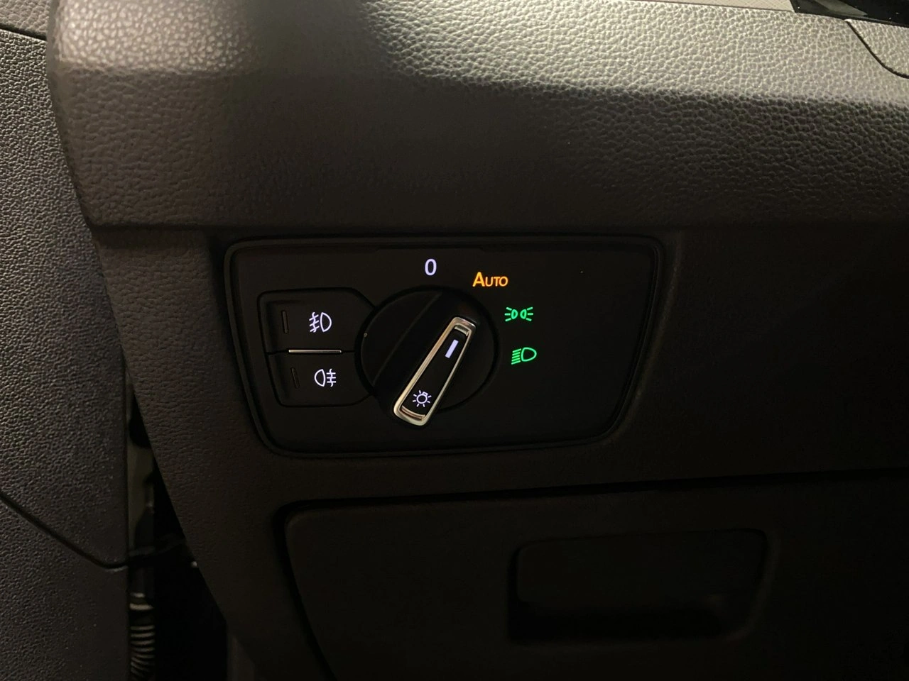 Volkswagen Passat Variant - Zdjęcie 38