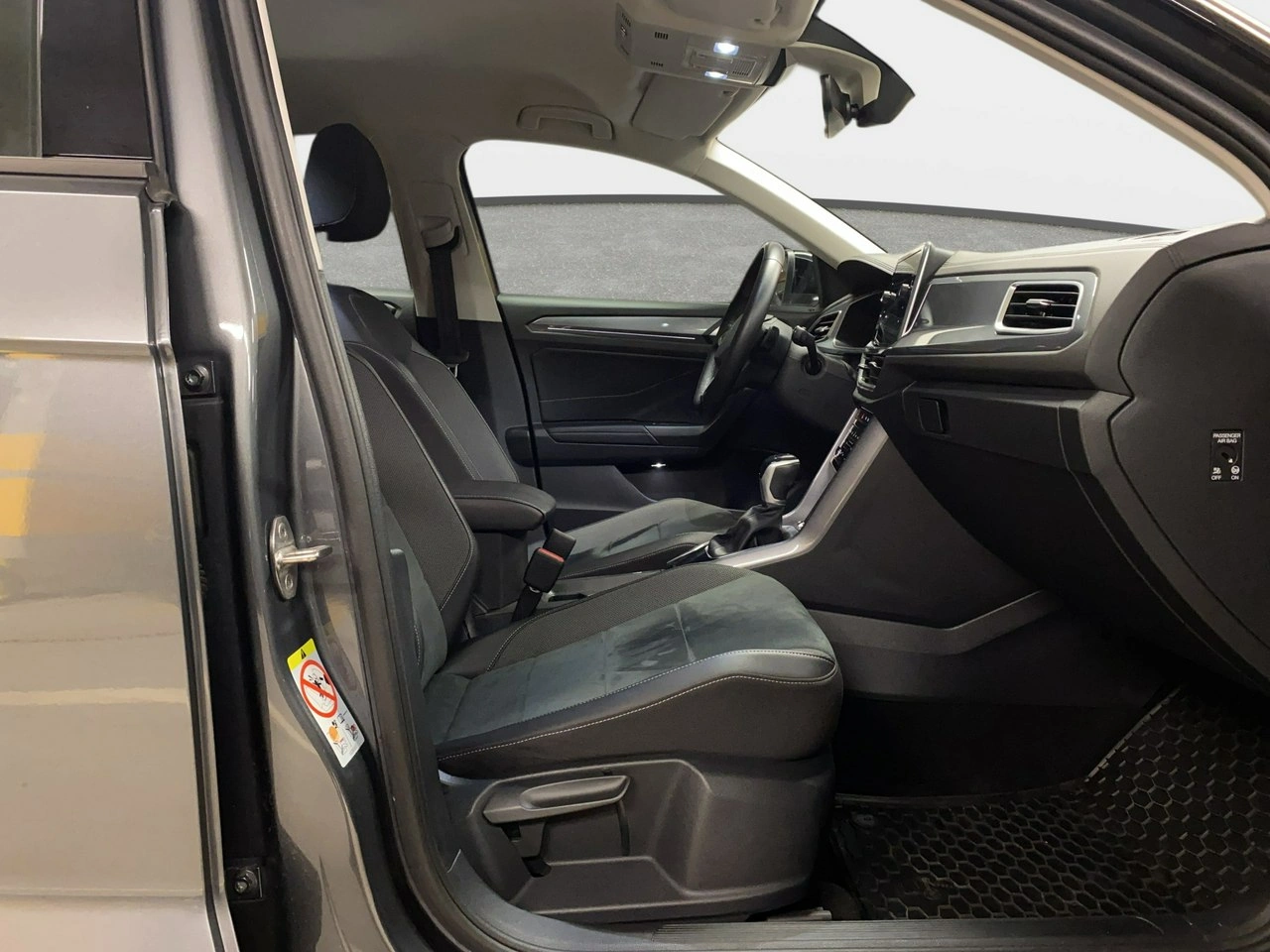 Volkswagen T-Roc - Zdjęcie 11