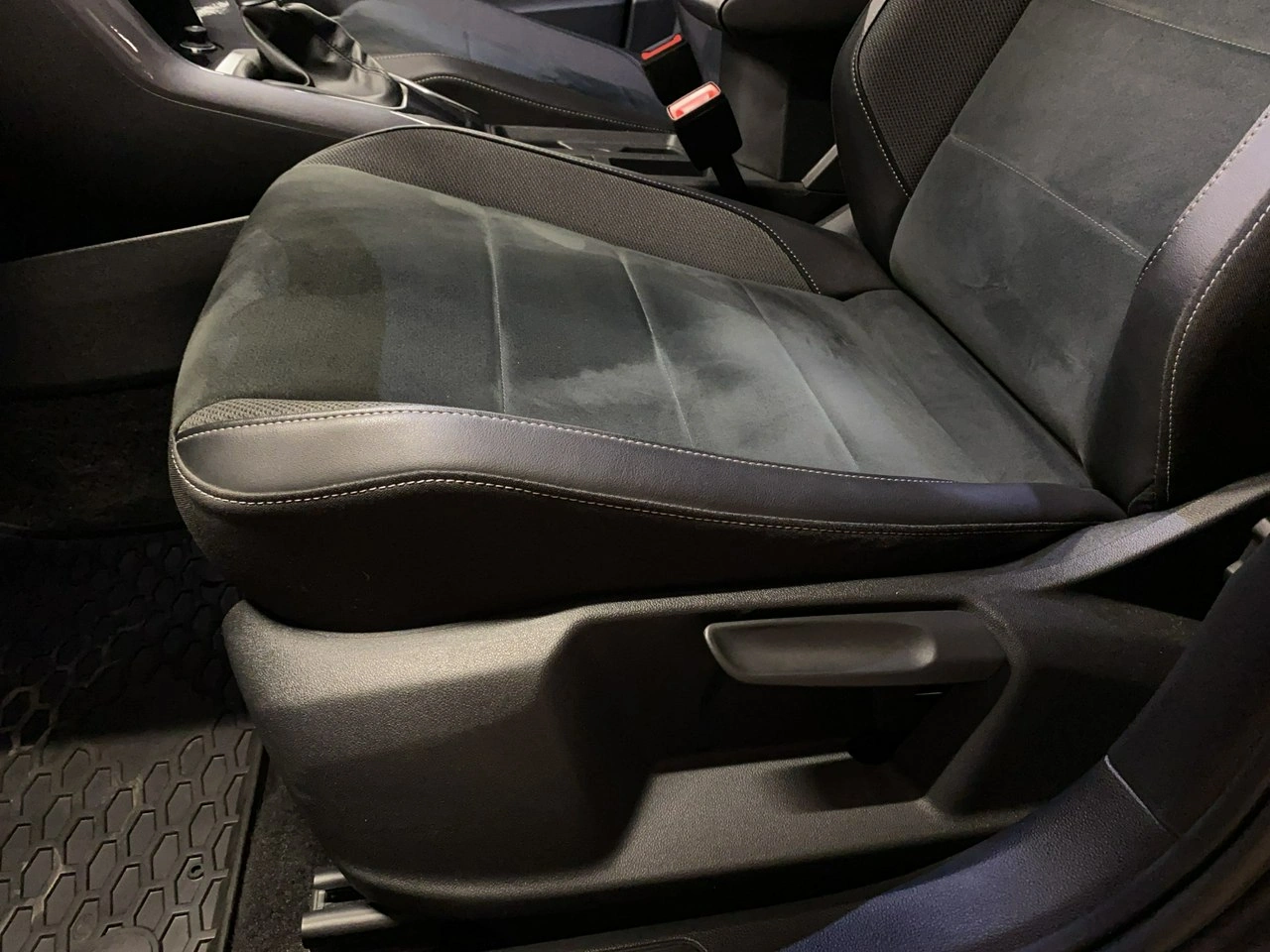 Volkswagen T-Roc - Zdjęcie 12