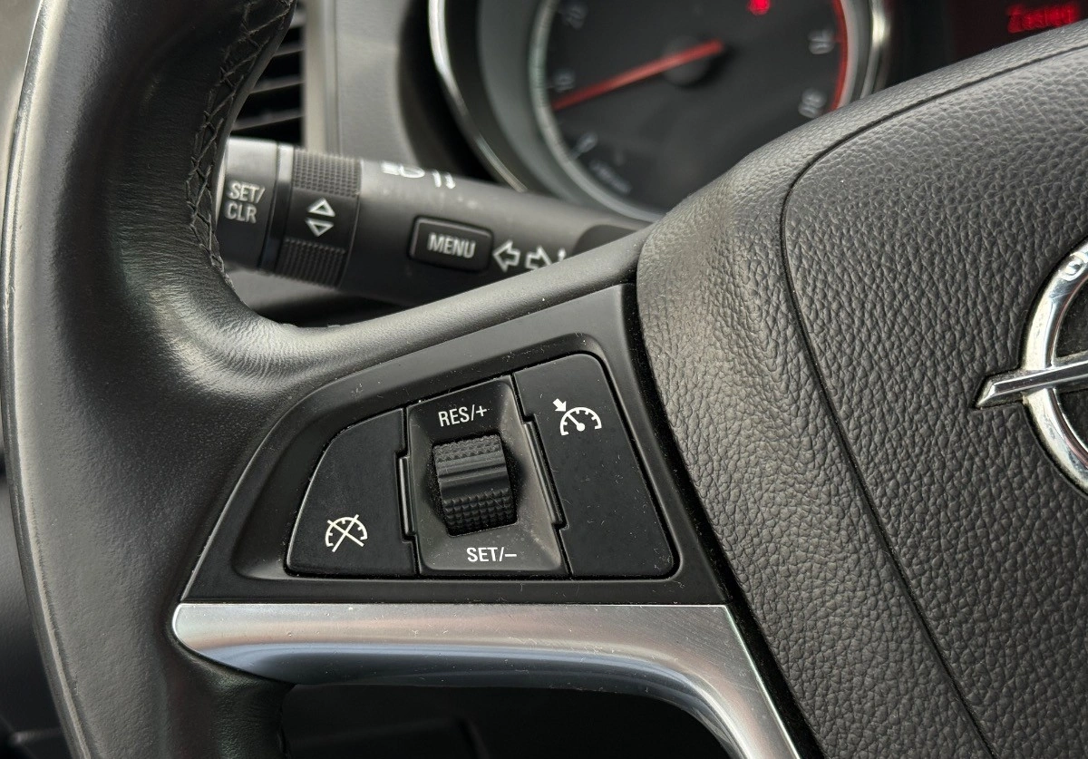 Opel Insignia - Zdjęcie 24