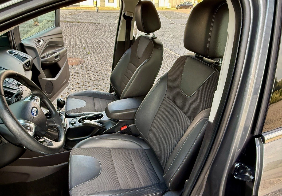 Ford Kuga - Zdjęcie 14