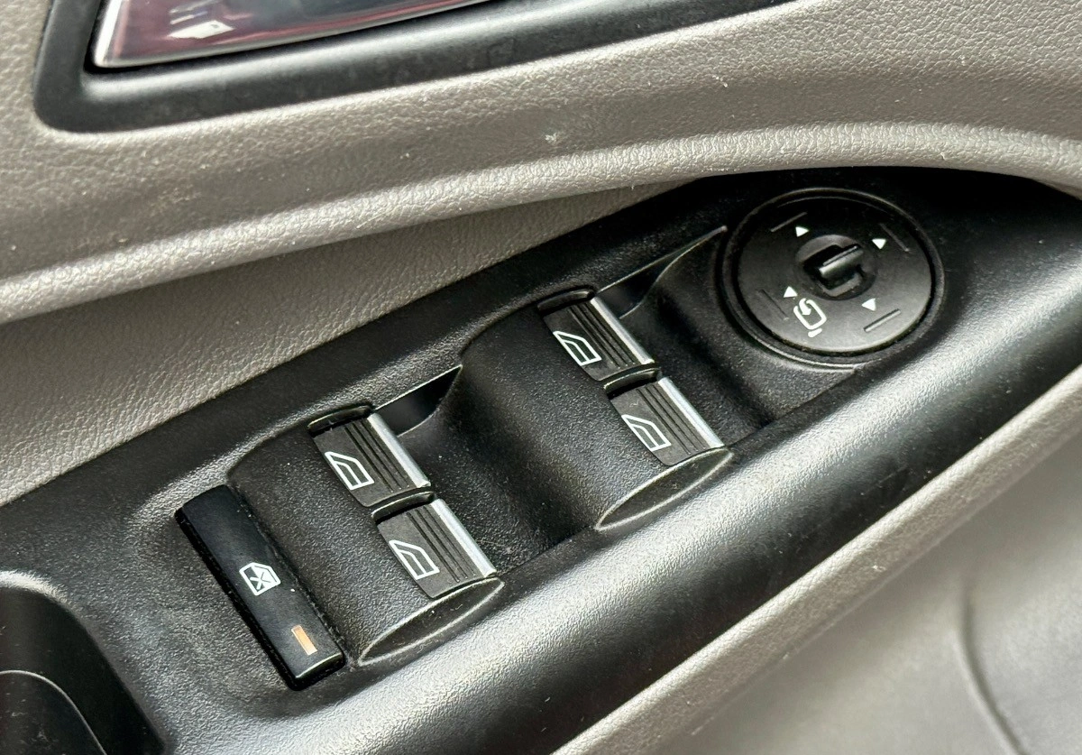 Ford Tourneo Connect Grand - Zdjęcie 15