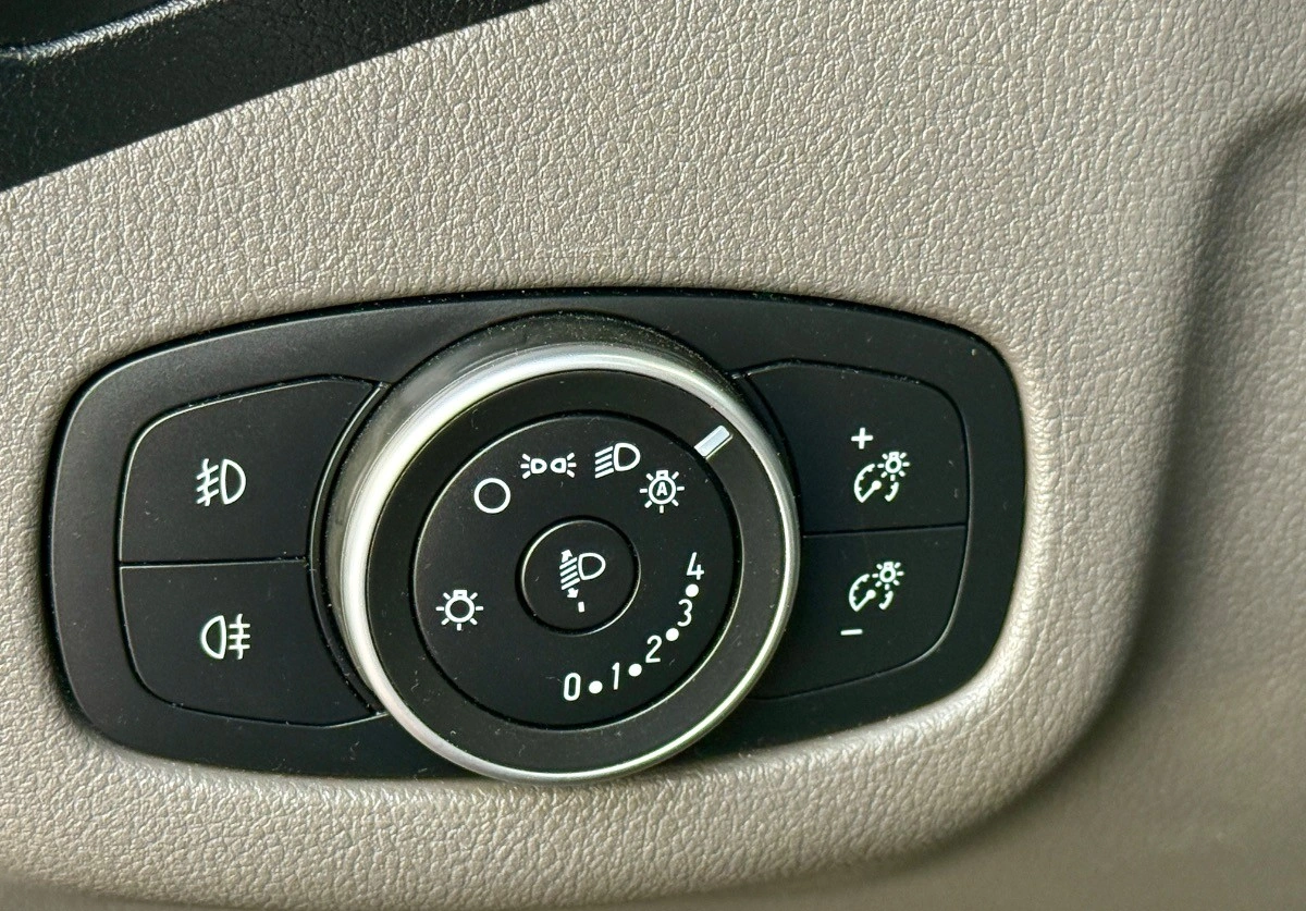 Ford Tourneo Connect Grand - Zdjęcie 16