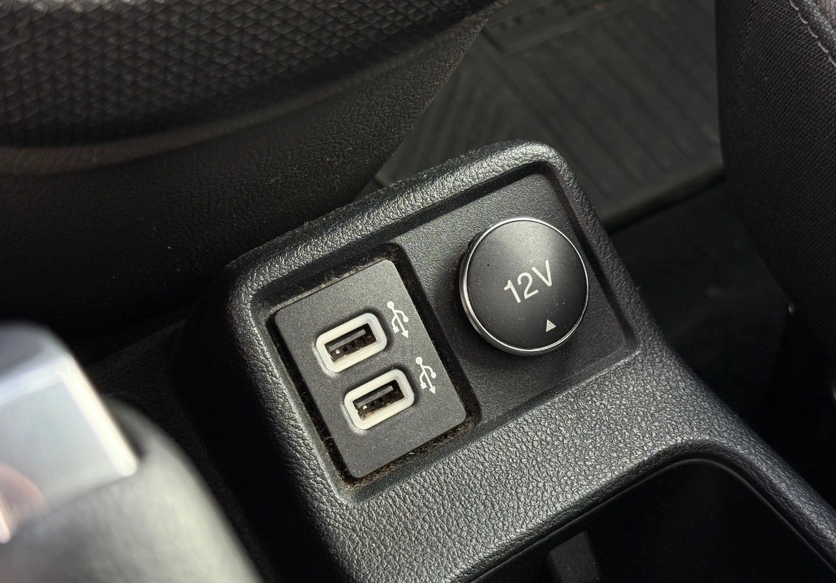 Ford Tourneo Connect Grand - Zdjęcie 24