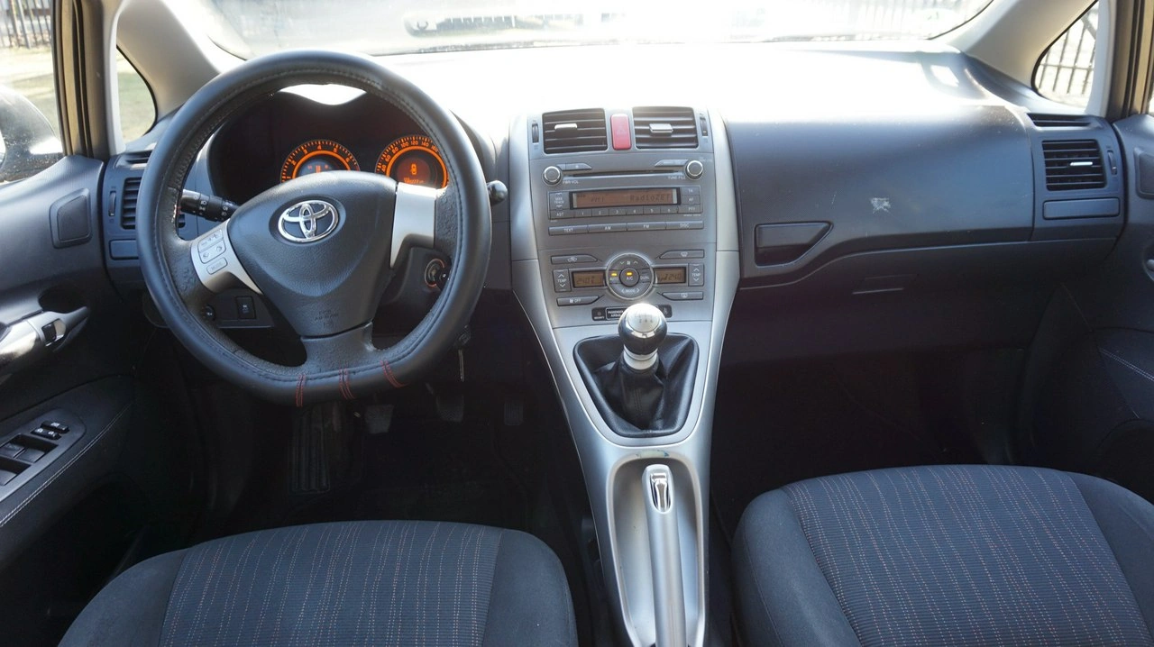 Toyota Auris - Zdjęcie 9