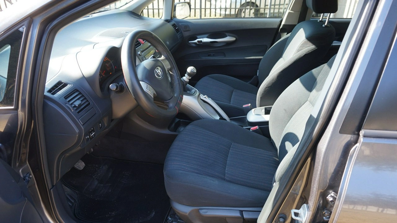 Toyota Auris - Zdjęcie 10