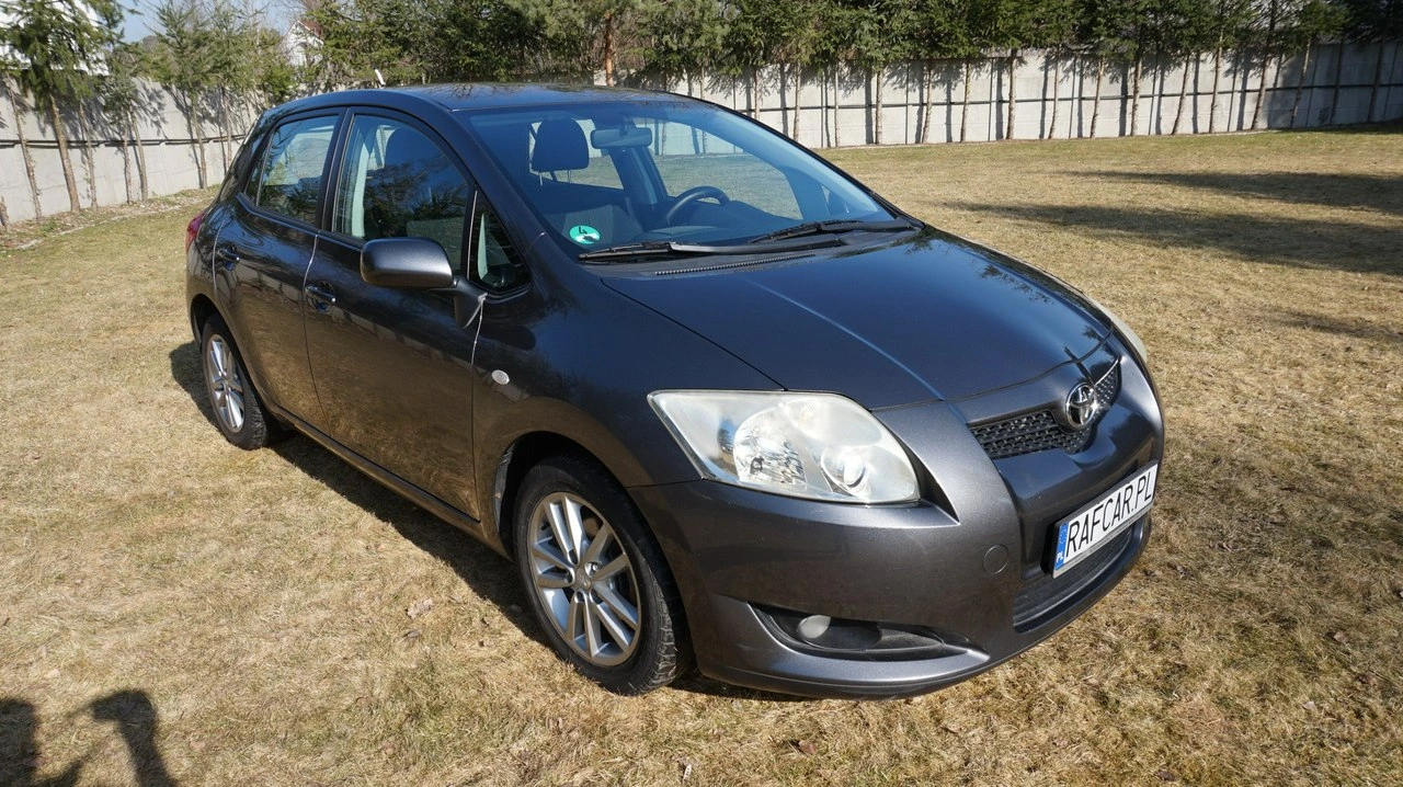 Toyota Auris - Zdjęcie 2