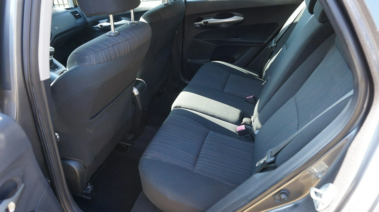 Toyota Auris - Zdjęcie 8